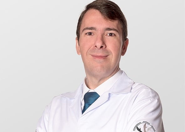 “A realidade mista nos ajuda na cirurgia como os instrumentos de voo ajudam um piloto”, diz ortopedista Bruno Gobbato