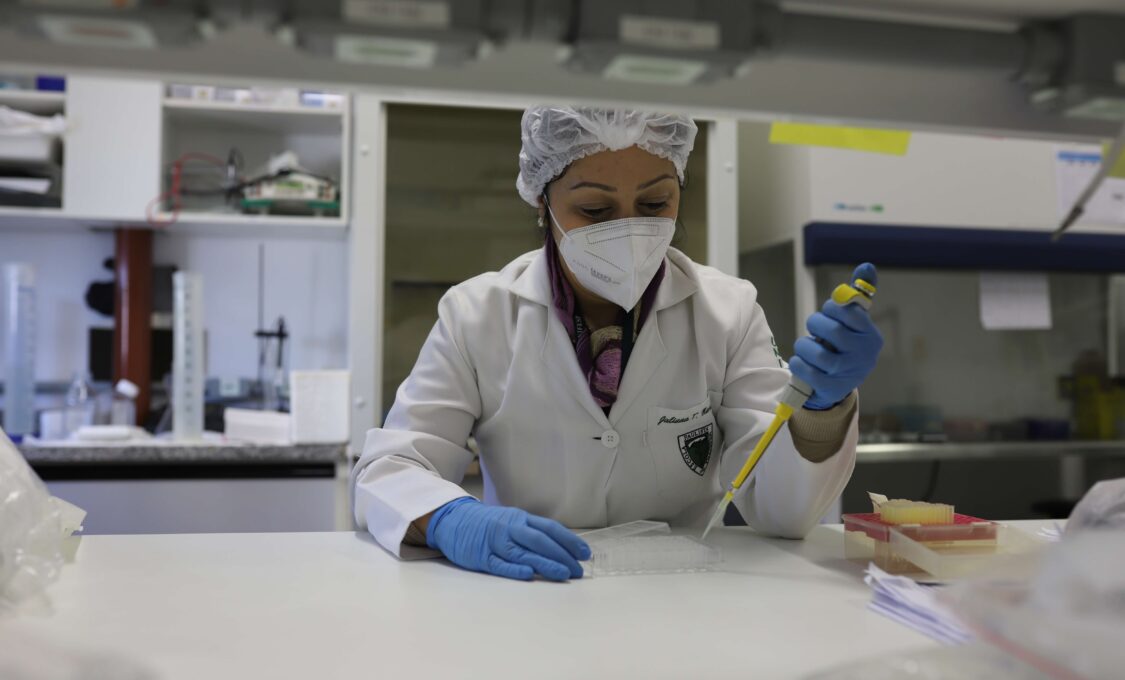 Com uso de adenovírus, nova vacina desenvolvida em parceria com Unifesp deve entrar em estudo com humanos neste semestre