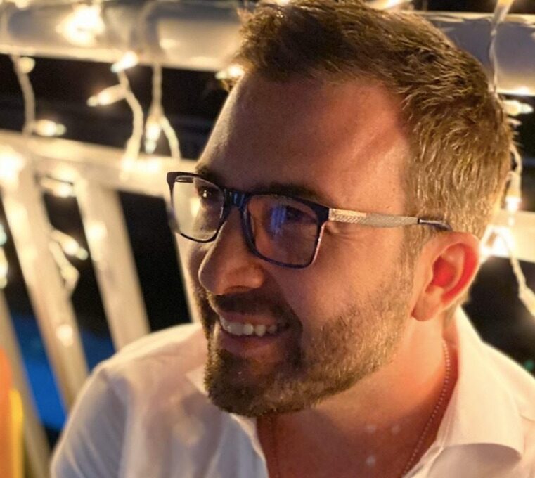 “Todos os médicos têm a obrigação de saber atender a população LGBTQIA+”, diz psiquiatra Saulo Vito Ciasca