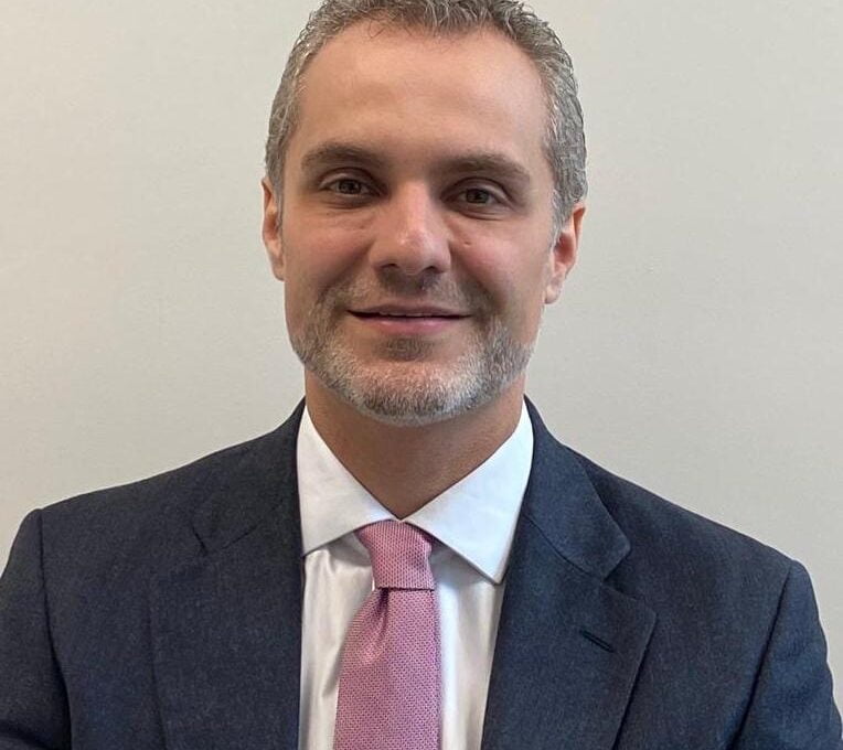 “Alguns pacientes se deslocam 400 km para fazer radioterapia. Isso é inviável”, diz radioncologista Gustavo Nader Marta