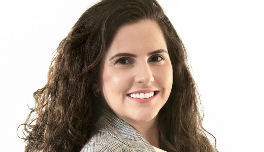 Mariana Maciel - Thronus