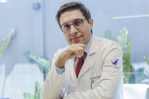 Matheus Manica, cirurgião plástico especialista em adequação genital.